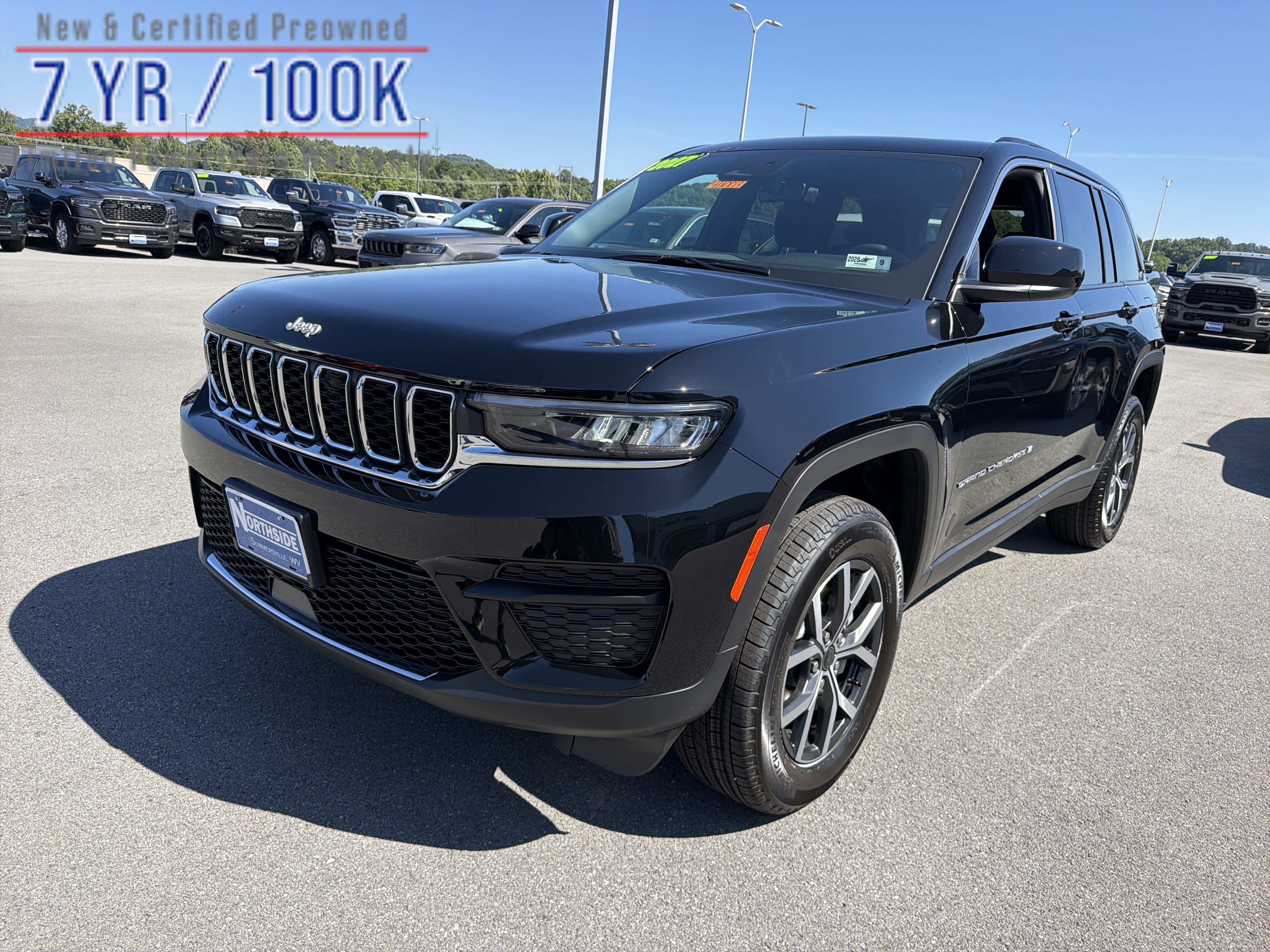 New 2027 Jeep Grand Cherokee Laredo X AWD/4WD image 1