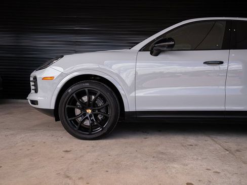 Certified 2023 Porsche Cayenne Coupe AWD/4WD image 10