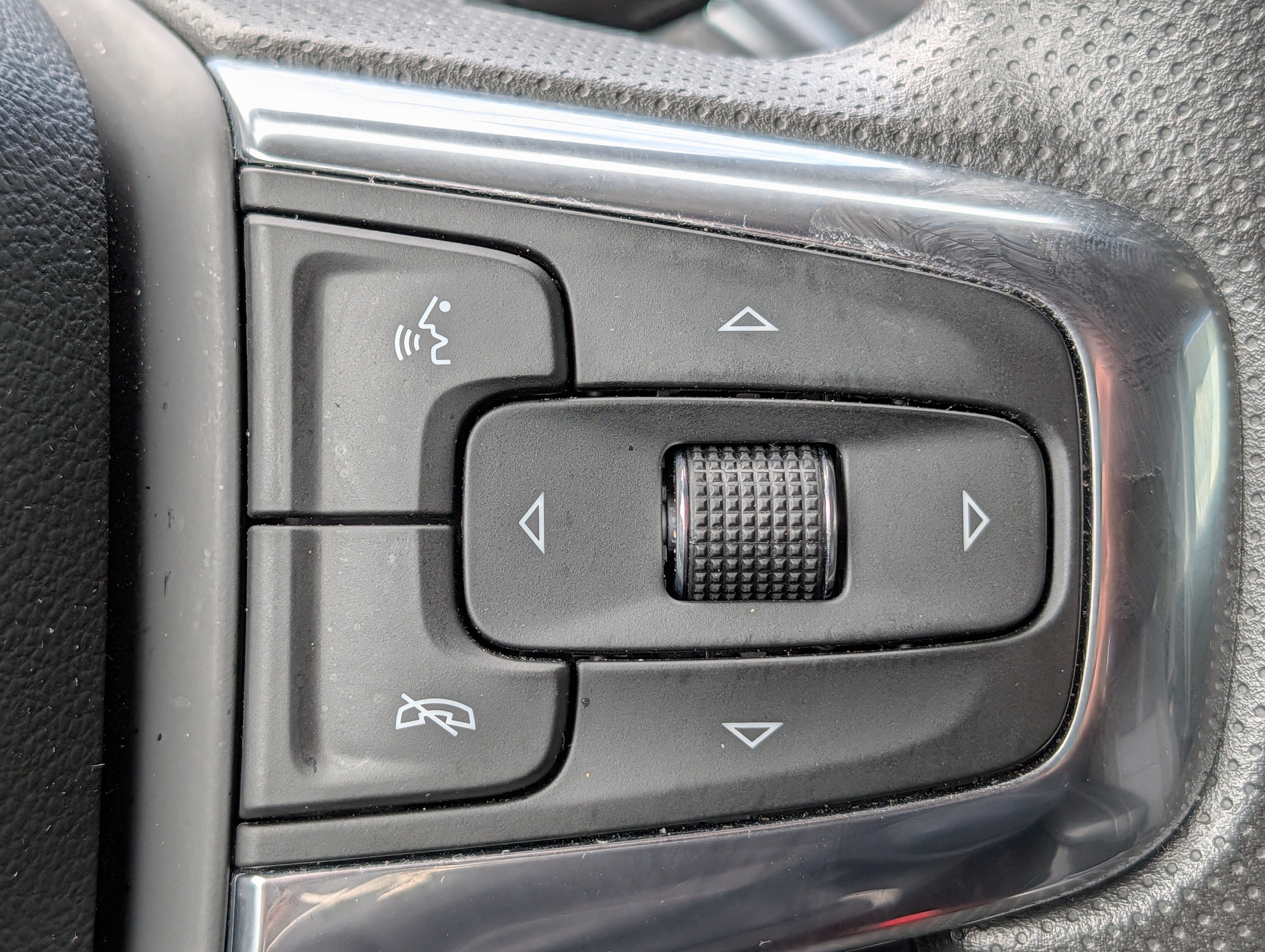 Certified 2025 Chevrolet Blazer LT AWD/4WD image 26