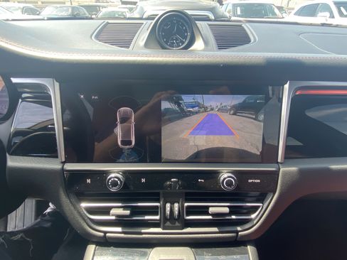 Used 2022 Porsche Macan image 14