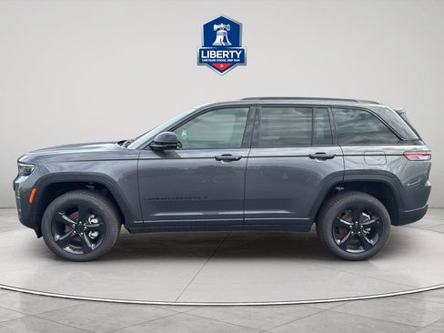 New 2025 Jeep Grand Cherokee Limited w/ Black Appearance Package AWD/4WD image 6