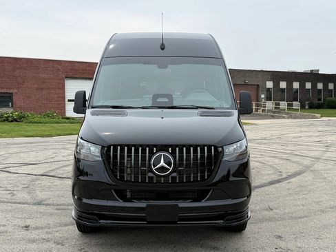 Used 2025 Mercedes-Benz Sprinter 2500 image 2