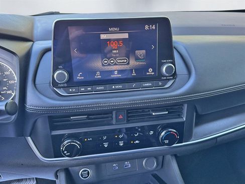 Used 2023 Nissan Rogue S AWD/4WD image 18