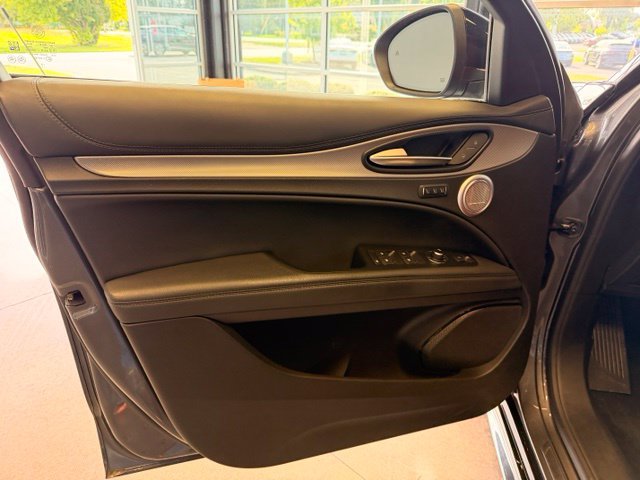 Used 2024 Alfa Romeo Stelvio Veloce AWD/4WD image 15