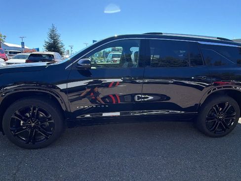 Used 2025 Chevrolet Traverse High Country w/ LPO, Floor Liner Package AWD/4WD image 8