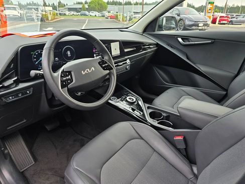Certified 2023 Kia Niro Wind w/ Wind Preserve Package FWD image 11
