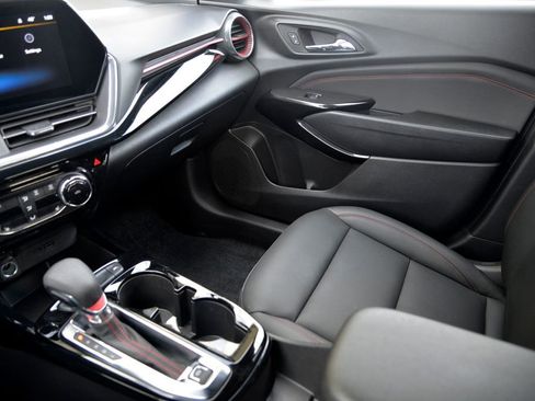 Used 2024 Chevrolet Trax RS w/ Driver Confidence Package image 27