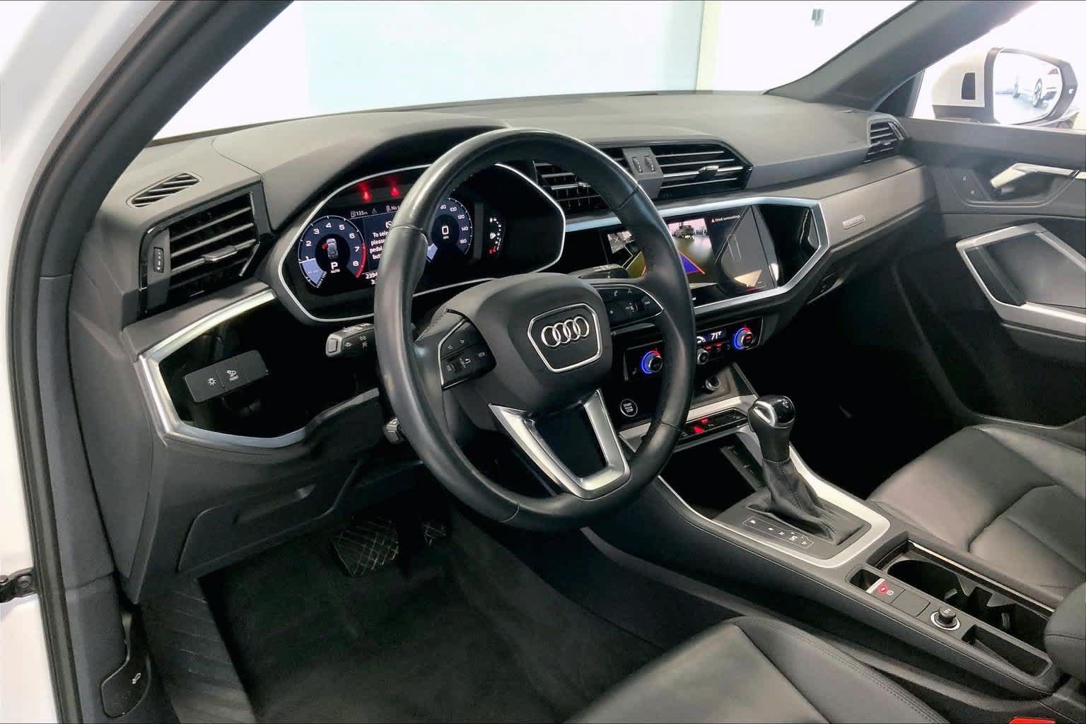 Certified 2023 Audi Q3 2.0T Premium w/ Convenience Package AWD/4WD image 2
