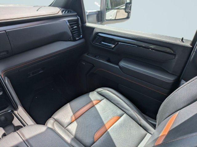 Used 2025 GMC Sierra 2500 AT4 AWD/4WD image 18