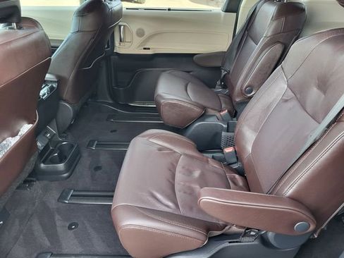 Used 2023 Toyota Sienna Platinum image 13