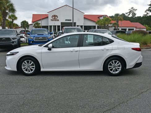 Used 2025 Toyota Camry LE FWD image 2