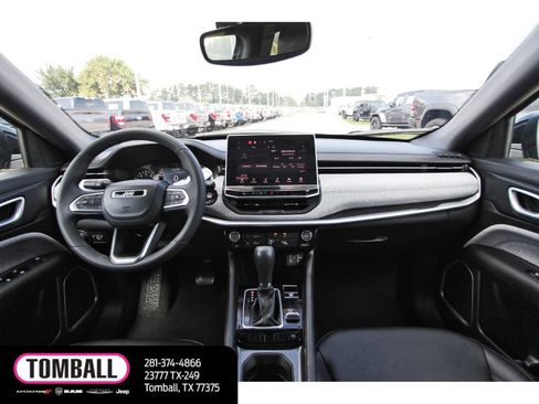 Used 2024 Jeep Compass Latitude AWD/4WD image 11