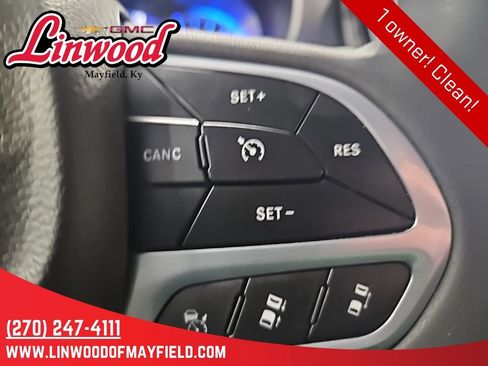 Used 2024 Chrysler Pacifica Touring-L FWD image 19