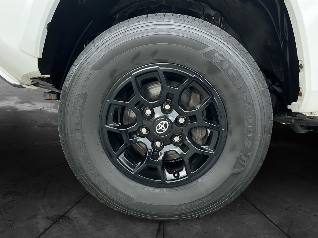 Used 2022 Toyota Tacoma SR5 AWD/4WD image 15