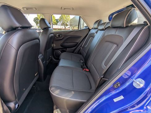 Used 2023 Hyundai Venue Limited image 18