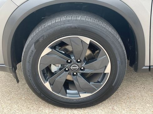 Used 2025 Nissan Rogue SV image 31