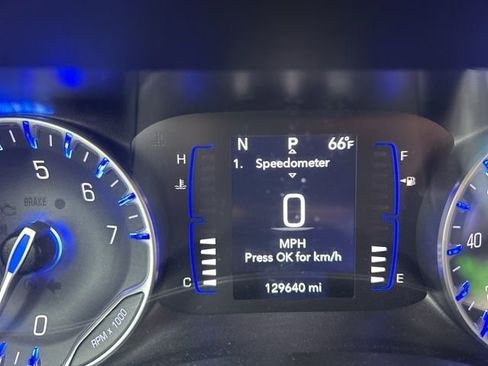 Used 2020 Chrysler Pacifica Touring FWD image 14