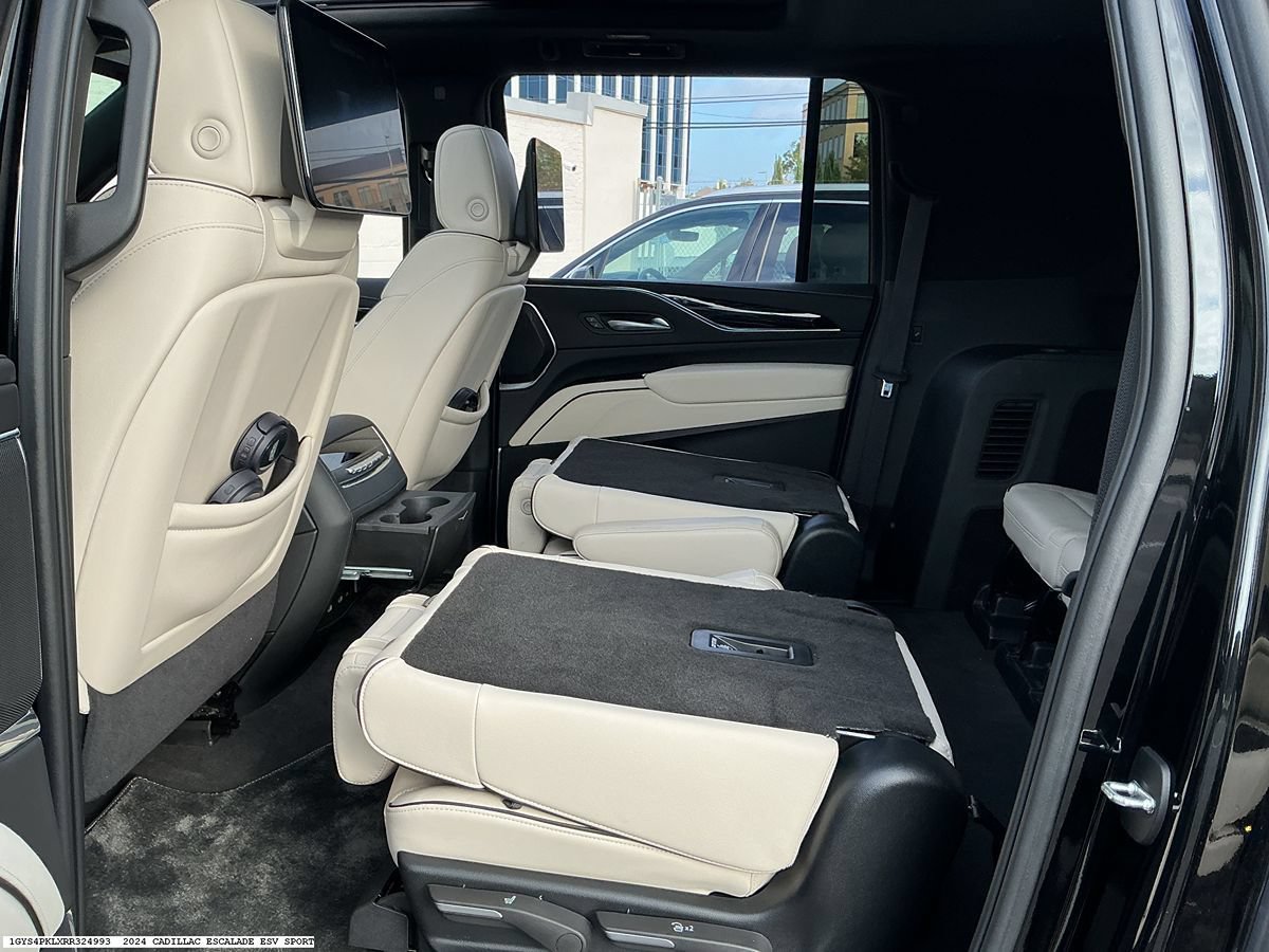 Used 2024 Cadillac Escalade ESV Sport w/ LPO, ONYX Package AWD/4WD image 9
