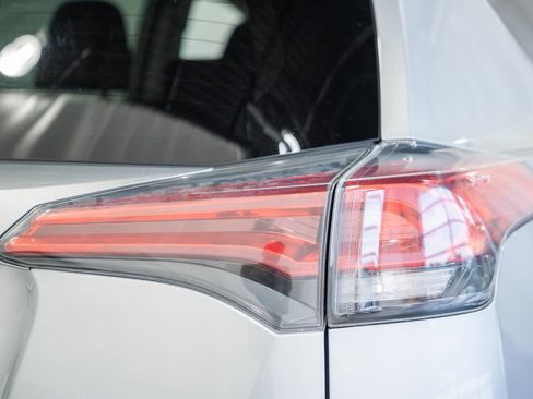 Used 2016 Toyota RAV4 LE AWD/4WD image 6
