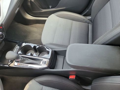 Used 2025 Chevrolet Trax LT FWD image 22