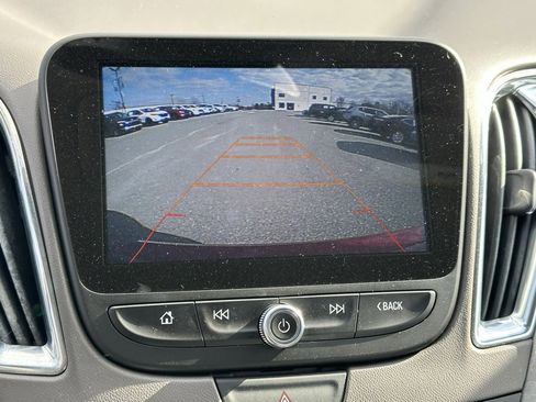 Used 2017 Chevrolet Malibu LT w/ Driver Confidence Package image 5