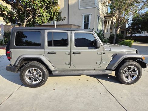 Used 2018 Jeep Wrangler Unlimited Sahara AWD/4WD image 7