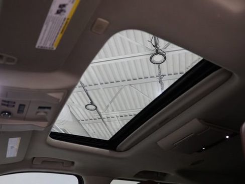 Used 2019 Cadillac Escalade ESV Luxury AWD/4WD image 28