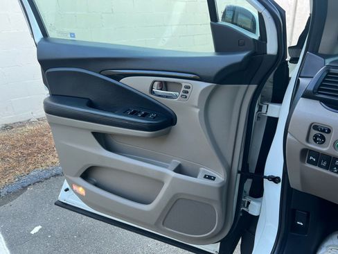 Used 2017 Honda Pilot Elite image 15