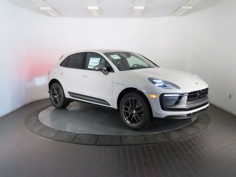 New 2026 Porsche Macan AWD/4WD image 9