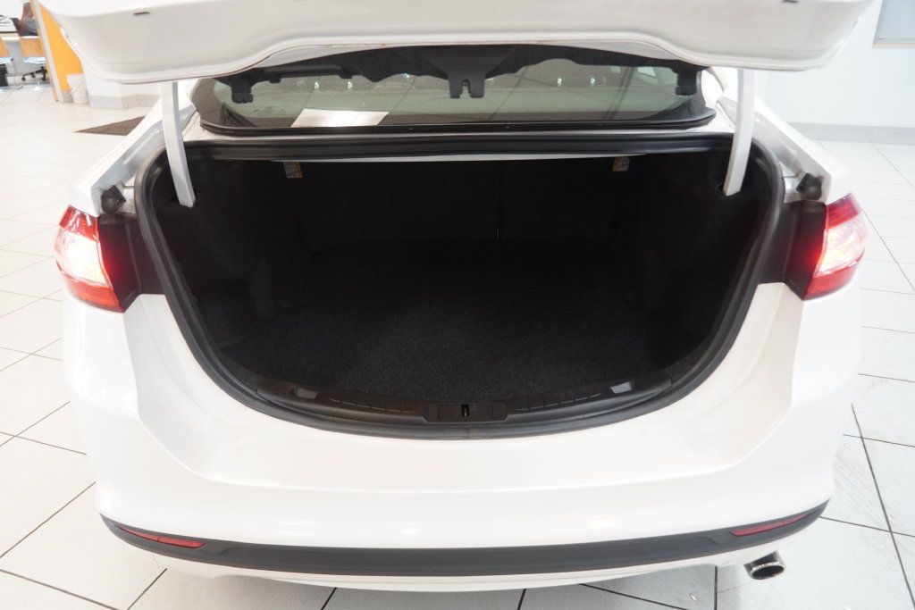 Used 2014 Ford Fusion SE w/ Equipment Group 202A FWD image 19