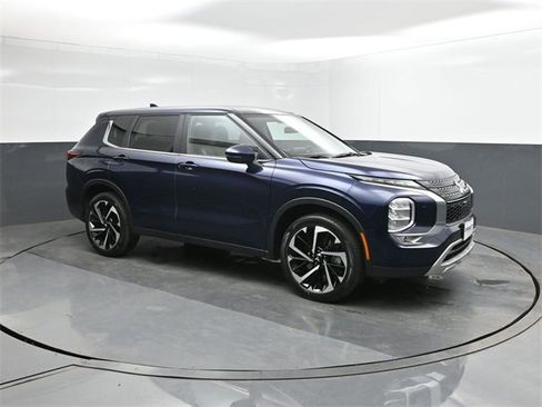 Used 2024 Mitsubishi Outlander SE image 17