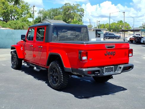 Used 2022 Jeep Gladiator Sport AWD/4WD image 3