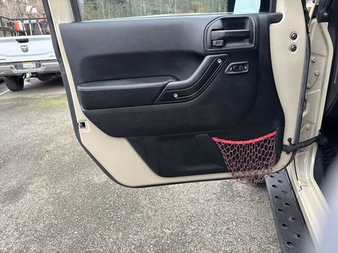 Used 2017 Jeep Wrangler Rubicon image 15