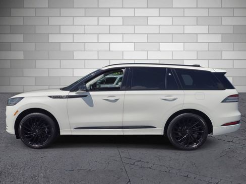 Used 2025 Lincoln Aviator Reserve w/ Equipment Group 201A AWD/4WD image 2