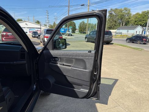 Used 2012 Jeep Liberty Limited Jet w/ Comfort/Convenience Group image 14