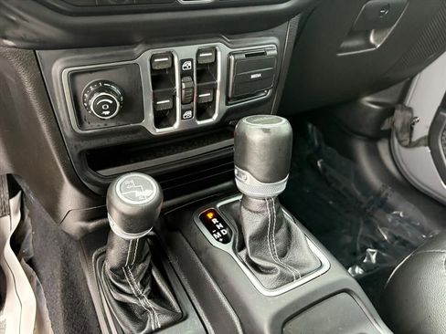 Used 2020 Jeep Gladiator Overland AWD/4WD image 20