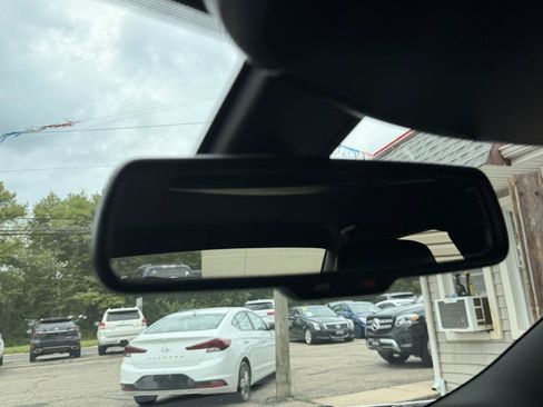 Used 2019 Chrysler 300 S RWD image 33