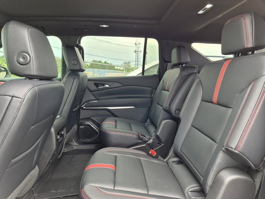 New 2026 Chevrolet Traverse RS w/ LPO, Floor Liner Package FWD image 35