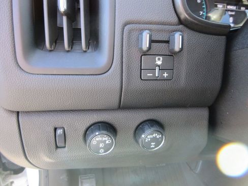 Used 2022 Chevrolet Colorado LT w/ LT Convenience Package image 23