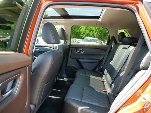 Certified 2023 Nissan Rogue Platinum w/ Platinum Premium Package AWD/4WD image 36