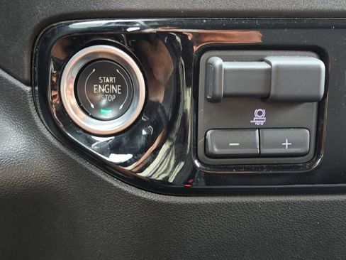 Used 2025 Chevrolet Silverado 1500 LT image 27