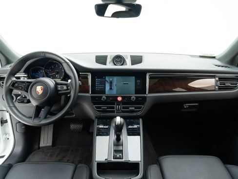 Certified 2025 Porsche Macan image 29