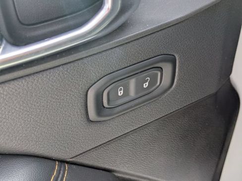 Used 2025 Jeep Wrangler Unlimited Sahara AWD/4WD image 14