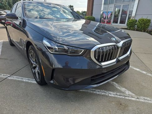 Used 2026 BMW 530i xDrive w/ Premium Package AWD/4WD image 4