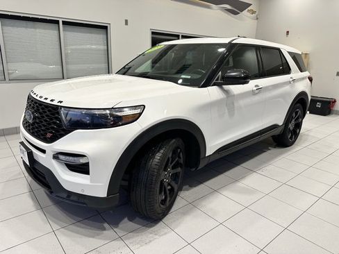 Used 2022 Ford Explorer ST w/ ST Street Pack image 3