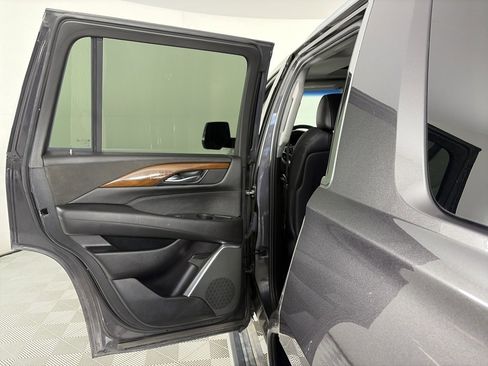 Used 2018 Cadillac Escalade Premium Luxury image 12