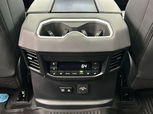 Used 2025 Toyota Sequoia Platinum image 39