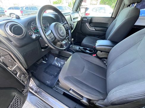 Used 2018 Jeep Wrangler Sport AWD/4WD image 9