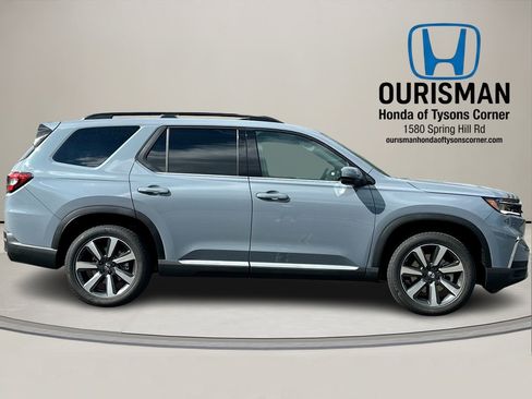 New 2025 Honda Pilot Touring image 2