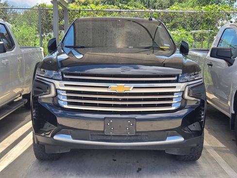 Used 2023 Chevrolet Suburban High Country w/ Premium Package 2 AWD/4WD image 2